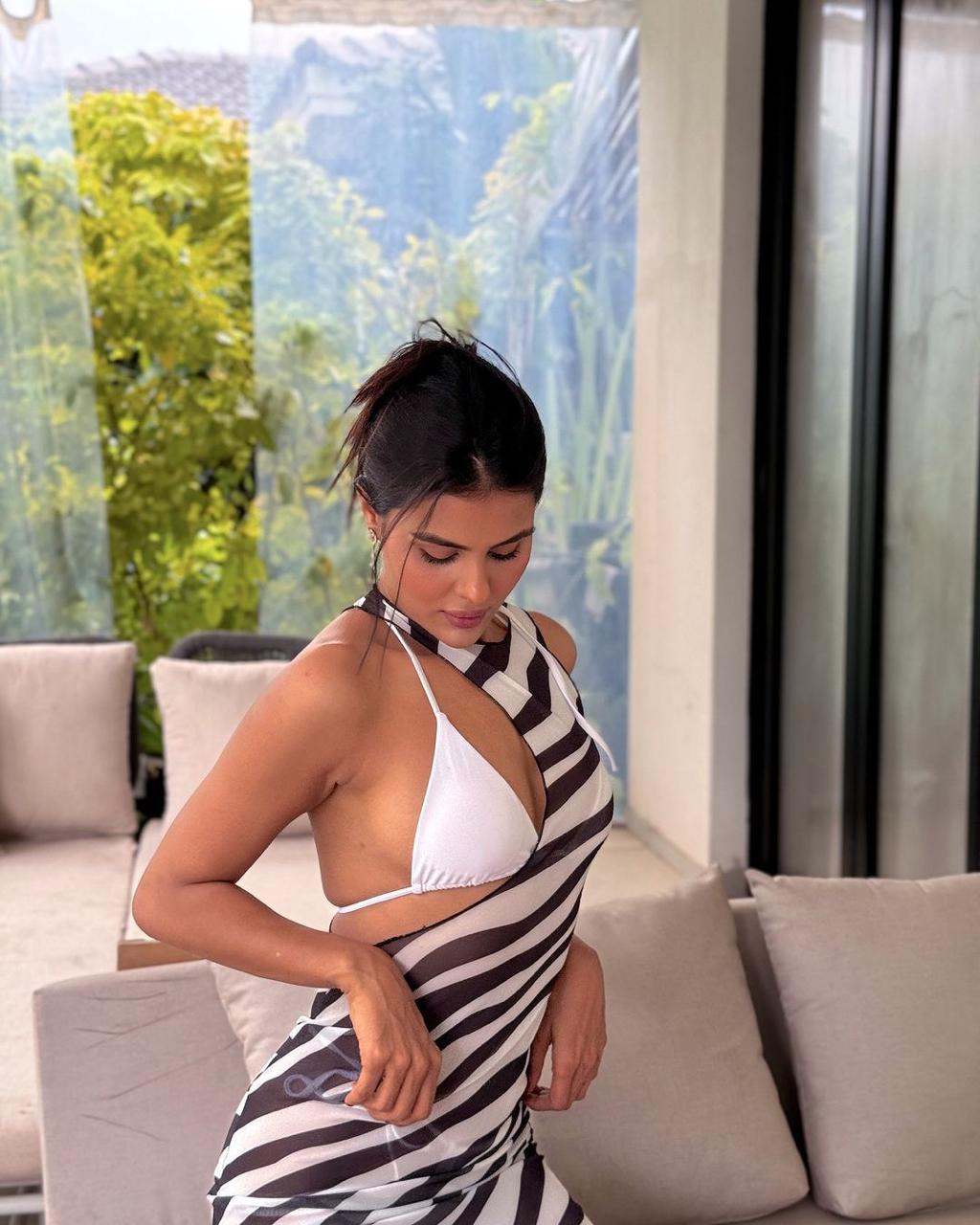 Ava Zebra Maxi Beach Cover